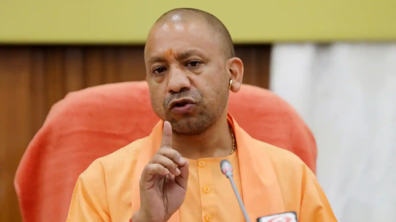 क्या राजा भैया, क्या… विधानसभा में CM योगी का पैर छूने के लिए विधायकों में मची होड़