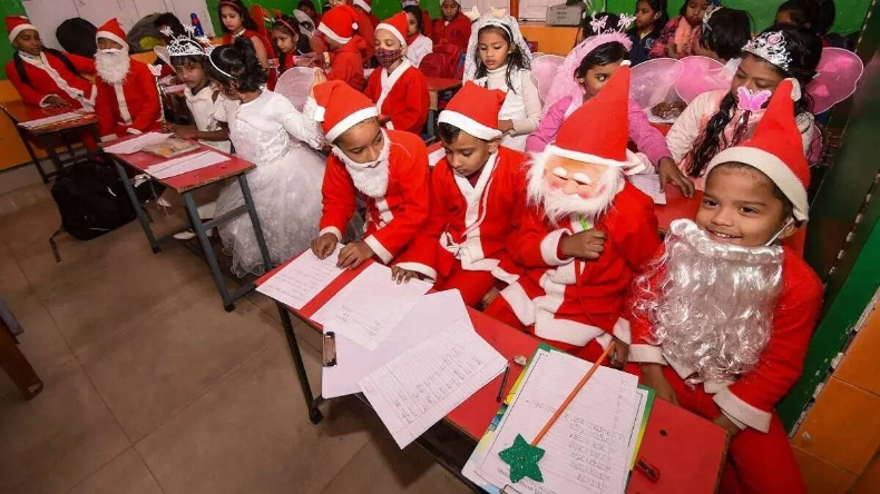 देश-दुनिया में धूमधाम से मनाया जा रहा है क्रिसमस, राष्ट्रपति मुर्मू और पीएम मोदी ने दी बधाई