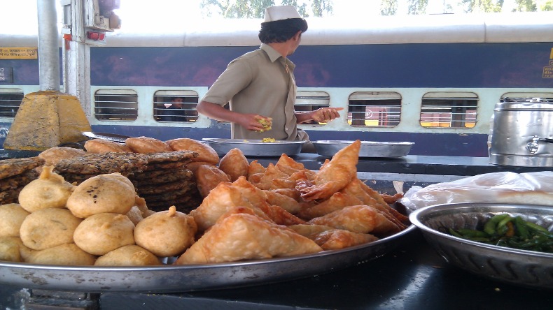 आईआरसीटीसी के मेन्यू कार्ड में होने जा रहा है व्यंजनों का इज़ाफ़ा