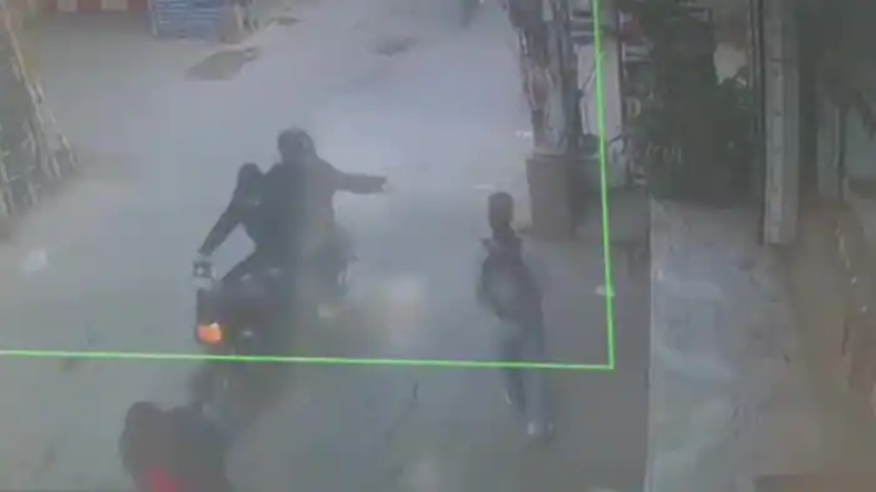विधवा के प्यार में अंधा हुआ दो बच्चों का बाप, शादी से मना किया तो बीच सड़क पर तेजाब से नहलाया, बूंद-बूंद ने पिघलाया पूरा जिस्म