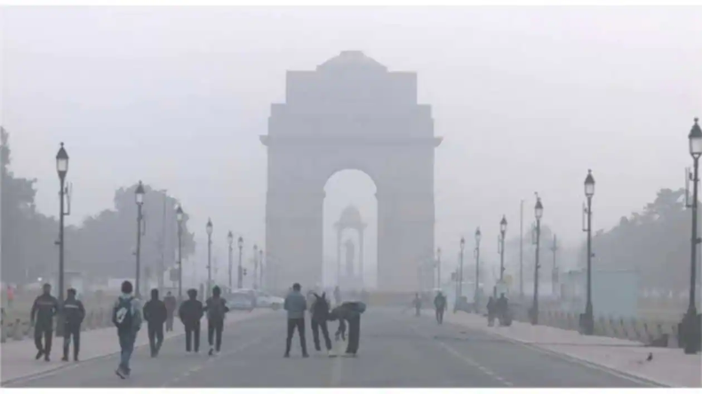 Flight Late: फ्लाइट्स लेट, ट्रेनों की रफ्तार पर आज भी ब्रेक, ठंड-कोहरे का डबल अटैक