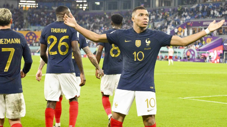 FIFA World Cup: फीफा वर्ल्ड कप हारने के बावजूद एम्बाप्पे की वाह-वाही, गोल्डन बूट किया अपने नाम