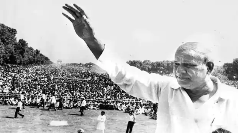 UP Nikay Chunav: अखिलेश यादव ने बीजेपी पर बोला हमला, डबल इंजन की सरकार आपस में टकरा रही