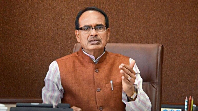 मध्य प्रदेश: बागेश्वर धाम पहुंचे CM शिवराज, धीरेंद्र शास्त्री बोले- ‘हम किसी की पार्टी के नहीं’