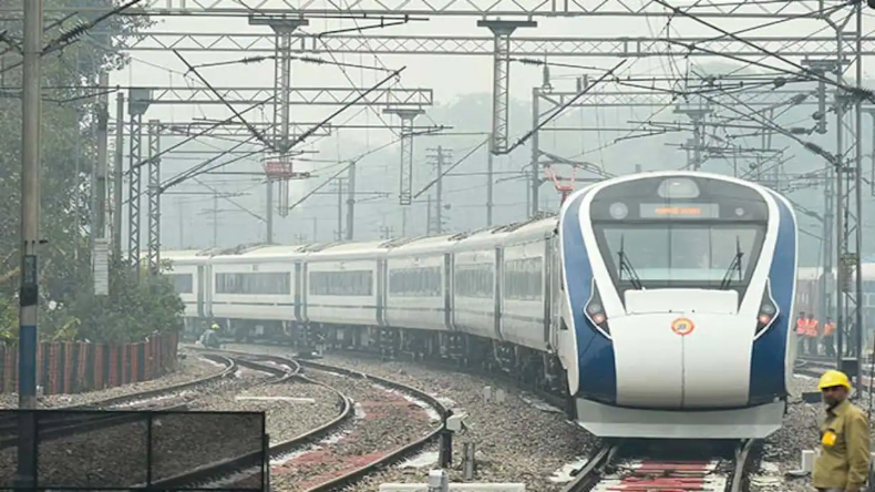 एशिया की पहली महिला लोको पायलट ने रचा इतिहास, वंदे भारत एक्सप्रेस का किया संचालन