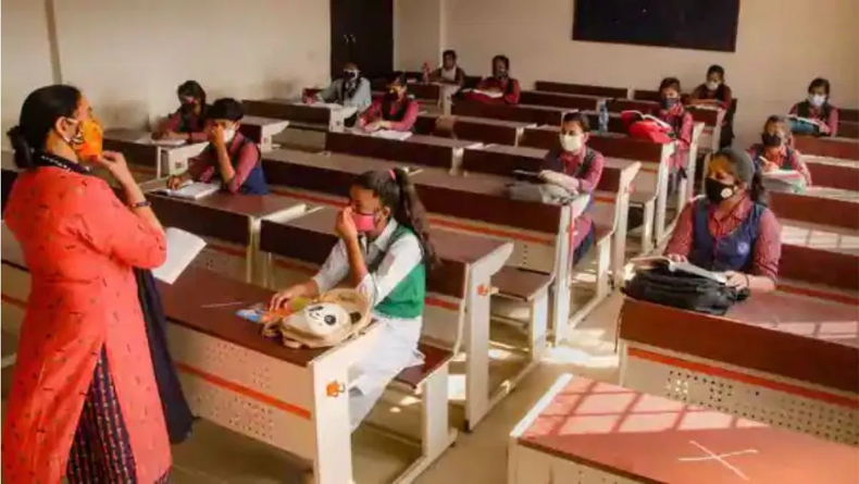 दिल्ली: छात्रा को स्कूल की पहली मंजिल से फेंकने वाली टीचर को एमसीडी ने किया सस्पेंड
