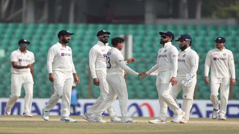 IND vs AUS: जडेजा की गेंद से स्टीव स्मिथ हुए आउट, बल्ला जमीन पर पटककर भागे
