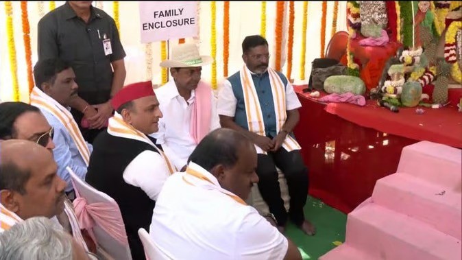 BRS के NDA में शामिल होने को लेकर पीएम मोदी के दावे पर KTR बोले ‘हमें पागल कुत्ते ने नहीं काटा’