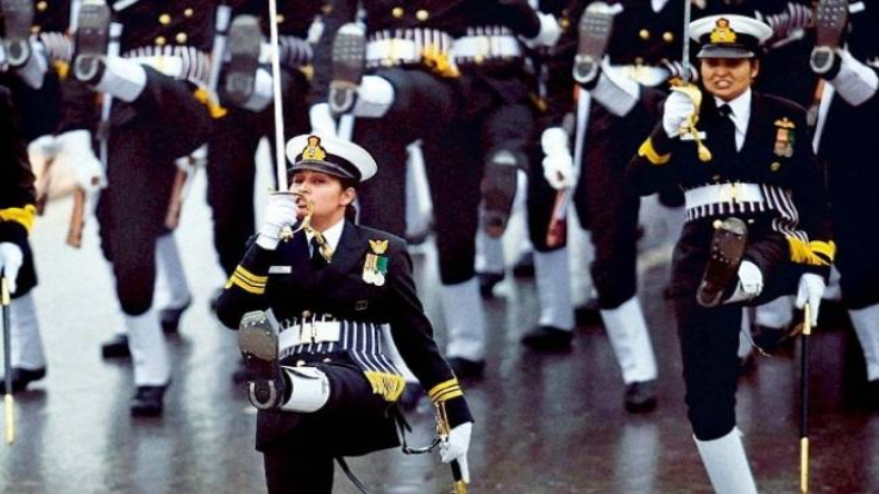 INS तेग ने समुद्र में डूबे तेल टैंकर के 9 लोगों को किया रेस्क्यू, 7 की तलाश जारी
