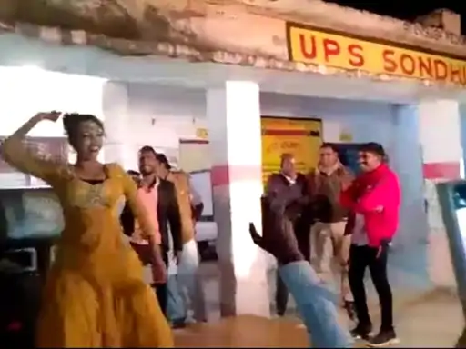 झारखंड के स्कूल में प्रिंसिपल ने की शर्मनाक हरकत,  80 छात्राओं की उतरवाई शर्ट, फिर उसी हालत में भेजा घर