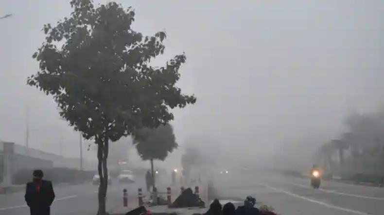 Weather Update: अभी नहीं मिलेगी कड़ाके की ठंड से राहत, मौसम विभाग ने जारी किया अलर्ट