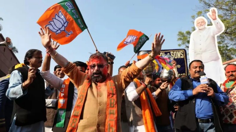 गुजरात: जूनागढ़ में दरगाह के अवैध निर्माण को लेकर विरोध, भीड़ ने पुलिस चौकी पर किया पथराव