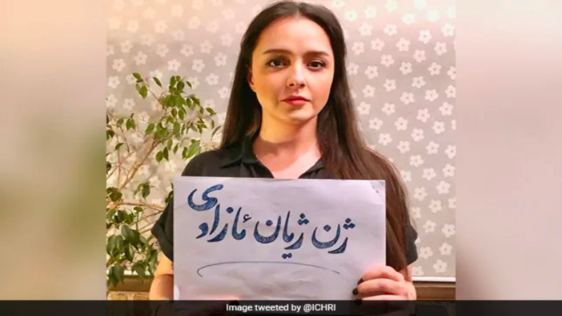 ईरान की शतरंज खिलाड़ी को स्पेन ने दी नागरिकता, प्रतियोगिता में हिजाब न पहनने पर मिल रही थीं धमकियां