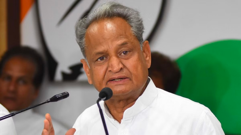 Rajasthan: बजरंग दल-VHP में काम करने वाले लफंडर हैं- सीएम गहलोत का विवादित बयान