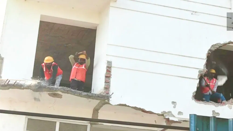 जबलपुर में ऑर्डिनेंस फैक्ट्री में बम विस्फोट, इमारत हुई धराशायी ,2 की मौत 10 घायल