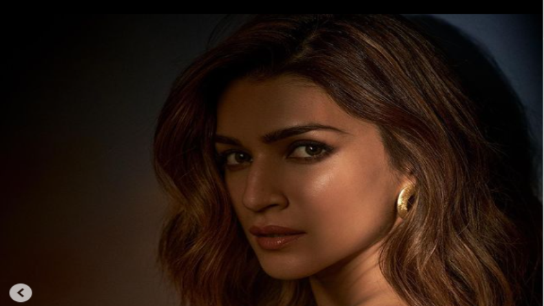 अवॉर्ड फंंक्शन में नजर आया Kriti Sanon का जलवा, ऑल ब्लैक आउटफिट में हुई शामिल