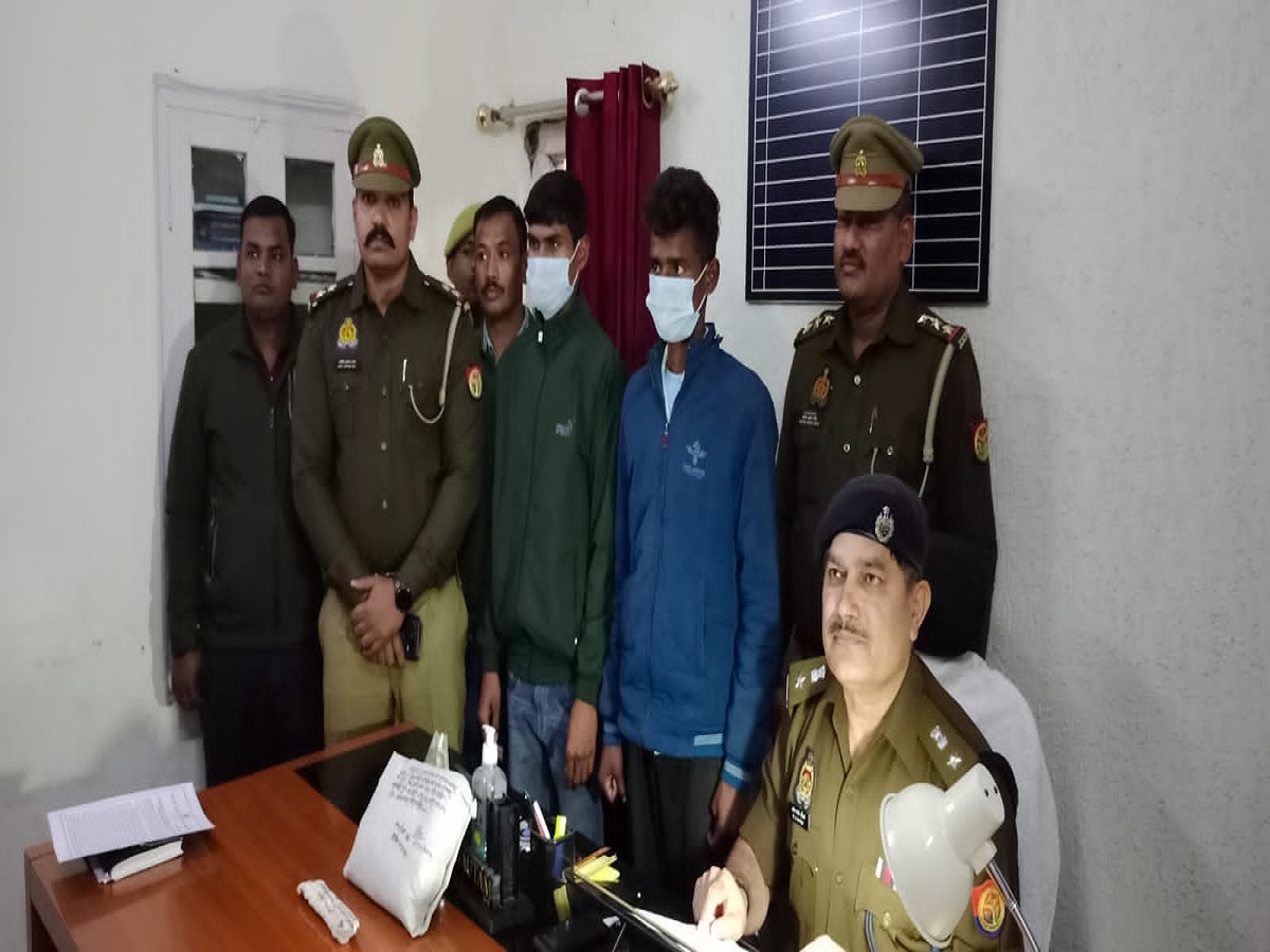 शादी के 13 साल बाद जींस पहनने वाली सहेली के साथ भागी 3 बच्चों की मां, पुलिस कर रही है तलाश