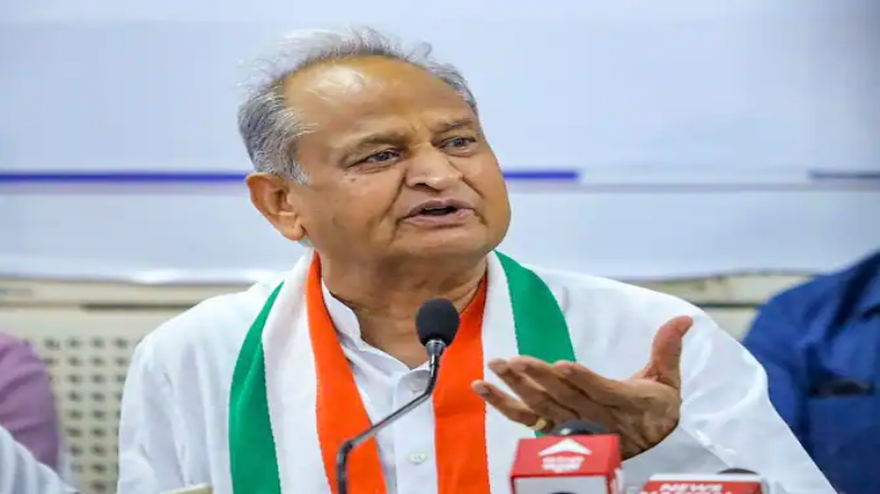 Rajasthan Budget: 6 मिनट तक पुराना बजट पढ़ने के बाद सीएम गहलोत को हुआ गलती का एहसास, मांगी माफी