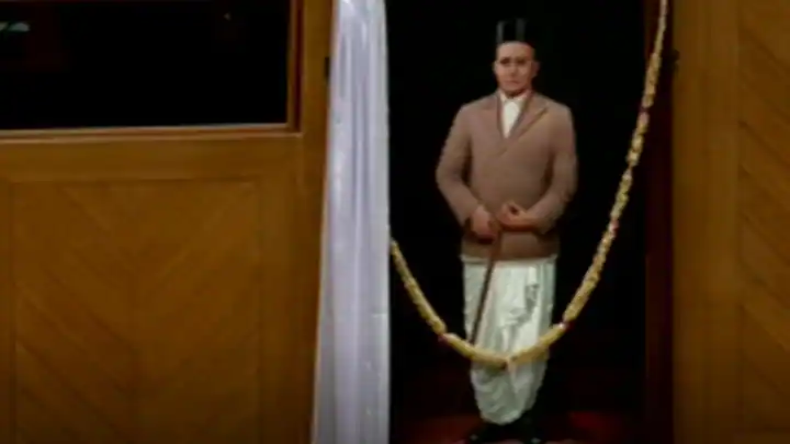 कर्नाटक में सेक्स रैकेट के खिलाफ आवाज उठाना पड़ा महंगा! विधायकों को उठाकर बाहर फेंक दिया, बीजेपी के 18 विधायक 6 महीने के लिए निलंबित