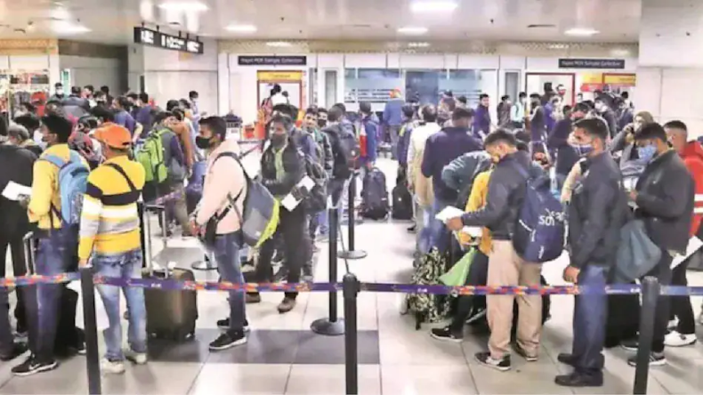 Delhi Airport News: घने कोहरे के कारण दिल्ली एयरपोर्ट की कई उड़ानें प्रभावित
