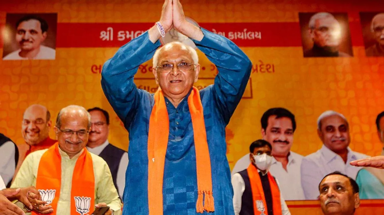 गुजरात: जूनागढ़ में दरगाह के अवैध निर्माण को लेकर विरोध, भीड़ ने पुलिस चौकी पर किया पथराव