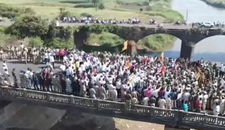 कर्नाटक-महाराष्ट्र सीमा विवाद:बेलगाम में तनाव का माहौल, 300 लोग बॉर्डर पर इकठ्ठा