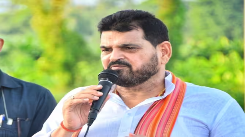 बृजभूषण शरण सिंह ने धरना दे रहे पहलवानों से की अपील- मुझे फांसी दे दीजिए, लेकिन खेल से मत रोकिए