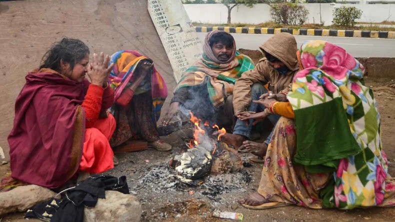Weather Update: अभी नहीं मिलेगी कड़ाके की ठंड से राहत, मौसम विभाग ने जारी किया अलर्ट