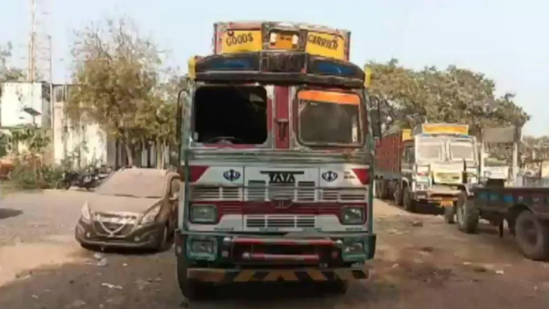 पंजाब: होशियारपुर में कार और ट्रक में भीषण टक्कर, हादसे में चार की मौत
