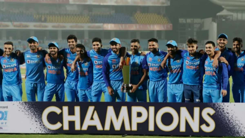 IND vs SRI: पहले वनडे में शतक जड़ने के बाद कोहली ने कही ये बात- ‘ मैच ऐसे खेलो, जैसे ….’