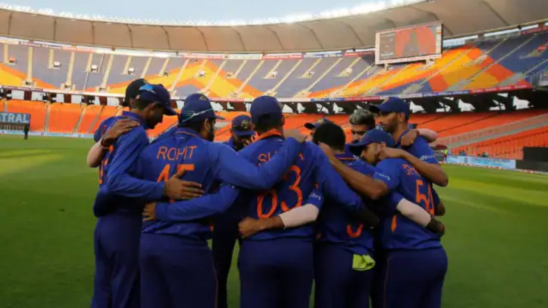 IND vs AUS: दोहरा शतक जड़ने के बावजूद रोहित ने इस खिलाड़ी टीम में नहीं किया शामिल, फैंस नाराज