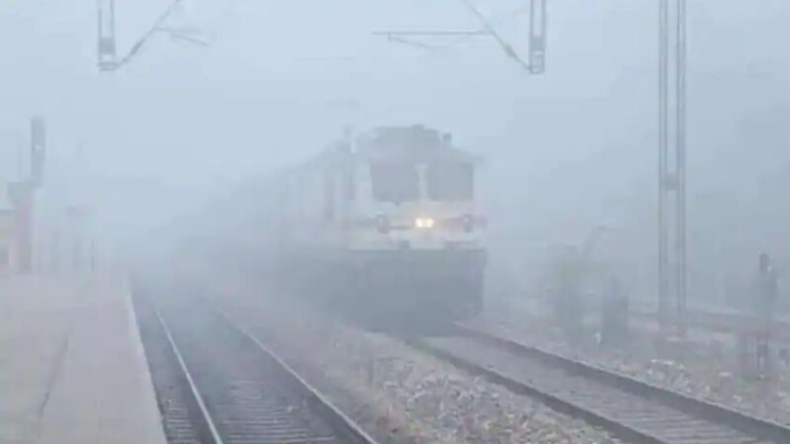 Rajasthan: नहीं हो रही ट्रेनों में यात्रियों की संख्या कम, अधिक भीड़ के कारण एक व्यक्ति का घुटा दम