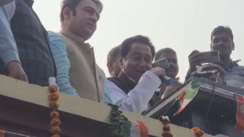 UP: अखिलेश यादव को बताया भावी पीएम.. लखनऊ में सपा कार्यालय के बाहर लगे पोस्टर