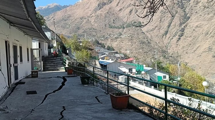 कियारा की बचपन की दोस्त हैं ईशा अंबानी, शादी में शामिल होने के लिए पहुंची जैसलमेर
