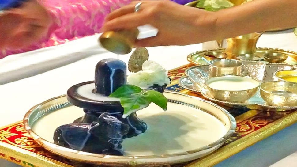 जानें सावन महीने का महत्व, क्यों निकलती है कावड़ यात्रा?