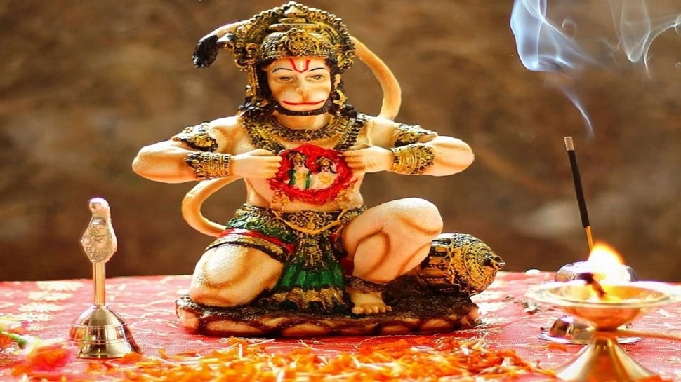 हनुमान चालीसा पढ़ते समय जानिए ये कुछ जरूरी नियम, समस्याओं से मिलेगी मुक्ति