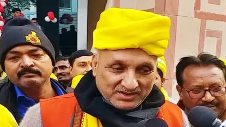 UP News: स्वामी प्रसाद मौर्य के लक्ष्मी वाले बयान पर भड़के आचार्य प्रमोद, कहा- उनके मुंह में बवासीर हो गया है