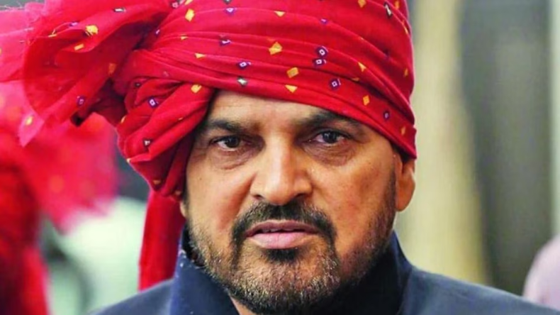 ‘वह PM को धन्यवाद कहना भूल गए’ कश्मीर में प्रियंका राहुल को बर्फ से खेलता देख बोले अनुराग ठाकुर