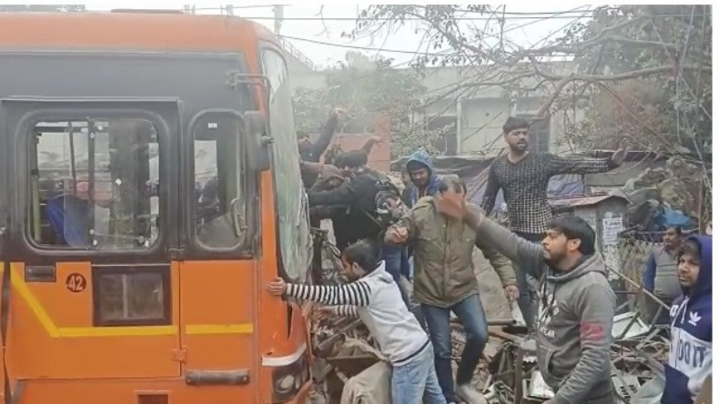 छत्तीसगढ़: ट्रेलर से टकराई PM मोदी के कार्यक्रम में जा रहे BJP कार्यकर्ताओं की बस, 2 की मौत