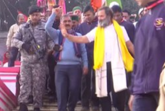भारत जोड़ो यात्रा: बनिहाल में पदयात्रा छोड़ निकले राहुल गांधी, कांग्रेस बोली- नहीं मिल रही सुरक्षा