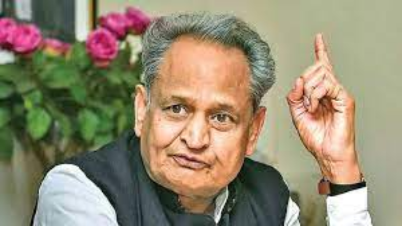 Rajasthan: बजरंग दल-VHP में काम करने वाले लफंडर हैं- सीएम गहलोत का विवादित बयान