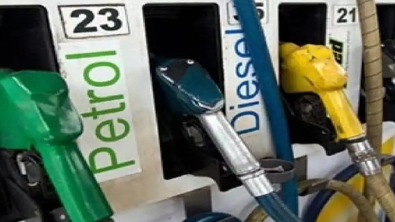 Petrol-Diesel Price : कच्चे तेल की कीमत में आई गिरावट, जानें कौन से शहर इस लिस्ट में शामिल