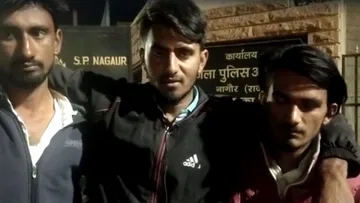 पुलिस हिरासत में युवक की हुई मौत तो शव लेकर धरने पर बैठे परिजन, गुस्साए सीओ ने कहा-रख लो डेड बॉडी को घर पर…
