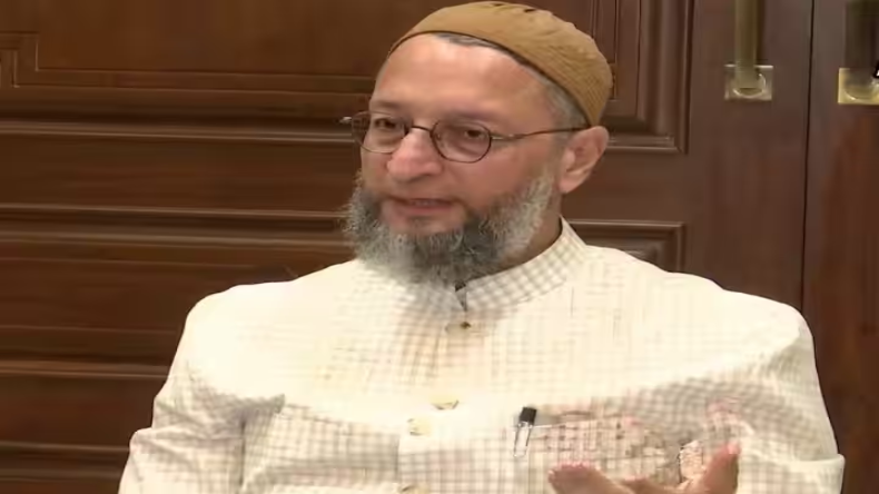 ओवैसी के घर पर फेंकी गई काली स्याही, बुरी तरह भड़के हैदराबाद सांसद, कहा- अब मेरा…
