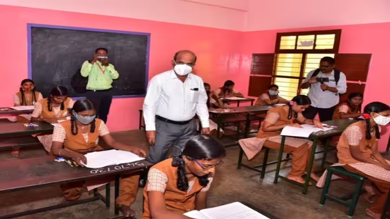 UP Board Exam 2023 : परीक्षा में सख्ती की वजह से 4 लाख से अधिक छात्रों ने छोड़ी परीक्षा