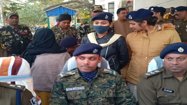 बिहार: ऑटो से गंगा स्नान करने जा रहा था परिवार, ट्रक ने मारी टक्कर, 2 की मौत, 9 घायल