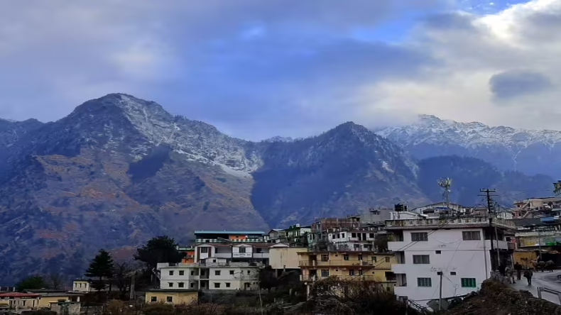 पहाड़ों में जन्मदिन मनाने गई कविता कौशिक जोशीमठ कैंप में फंसी