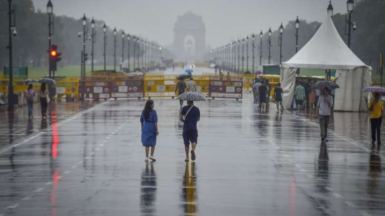 Weather: देश में यूपी, पंजाब समेत इन राज्यों में होगी बरसात, जानिए दिल्ली का मौसम अपडेट