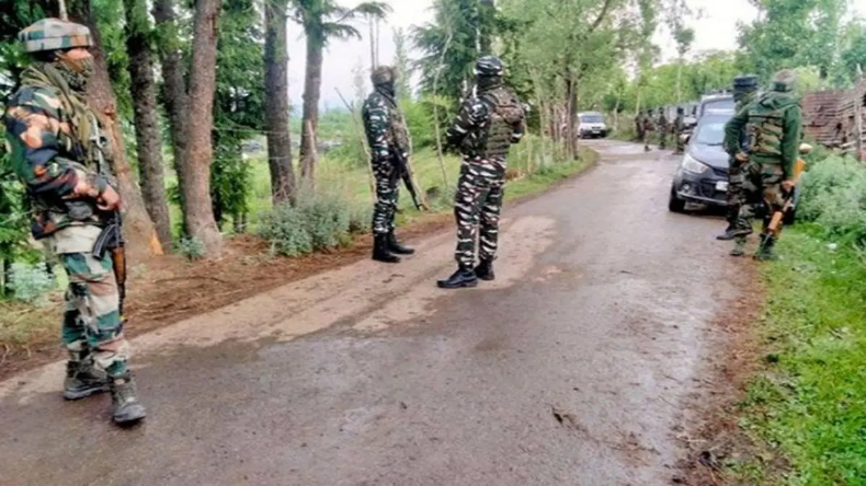 श्रीनगर के ग्रेनेड ब्लास्ट में 15 लोग घायल, तलाशी अभियान जारी