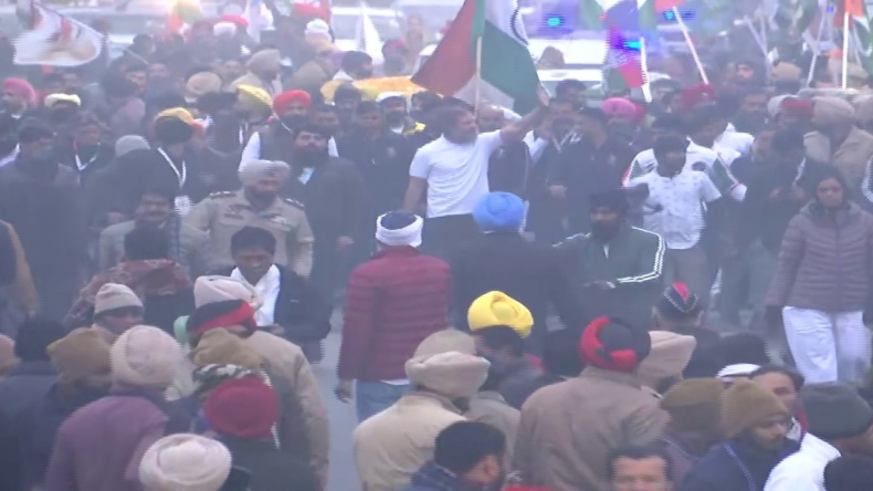 हिमाचल में गरजे राहुल गांधी, कहा- ‘3-4 लोगों के लिए काम कर रही है मोदी सरकार’